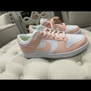 Never worn Nike dunks